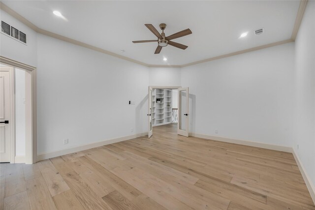 unfurnished room with light wood-type flooring, crown molding, and ceiling fan