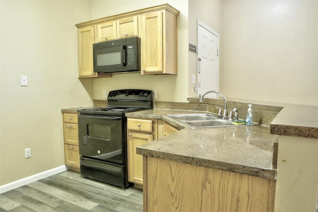 kitchen with baseboards, light brown cabinets, a sink, light wood-type flooring, and black appliances