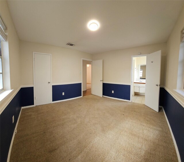 empty room featuring ceiling fan and carpet flooring