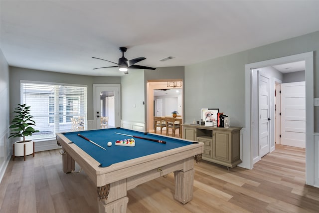 recreation room with ceiling fan, light hardwood / wood-style flooring, and billiards