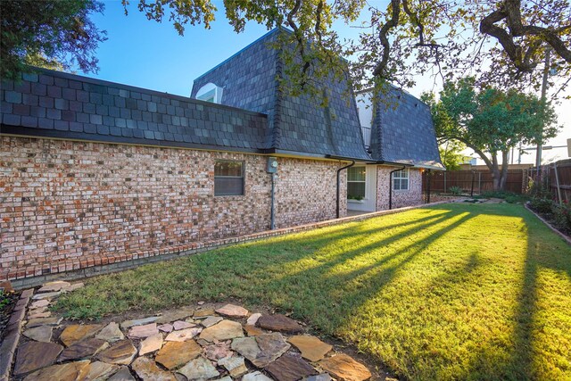 property entrance featuring a porch