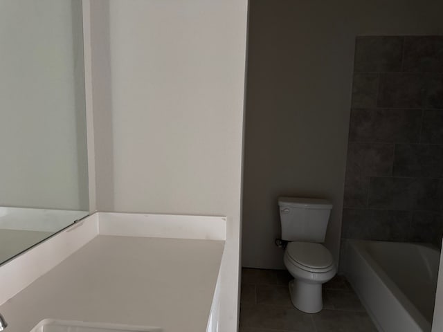 full bathroom featuring tile patterned floors, vanity, toilet, and tiled shower / bath