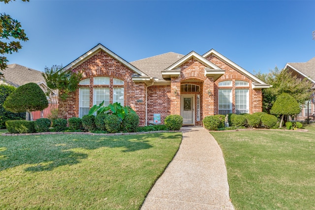 view of front of house with a front yard