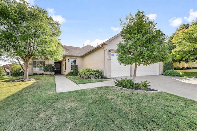 view of front of house featuring a front lawn and a garage