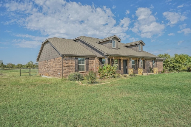 view of front of home featuring a front yard