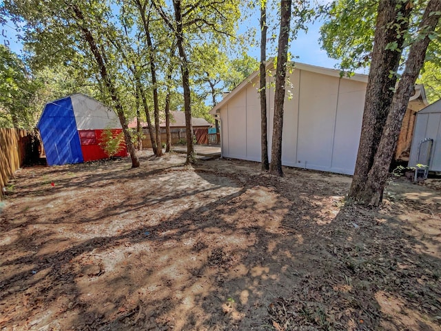 view of yard with a storage unit