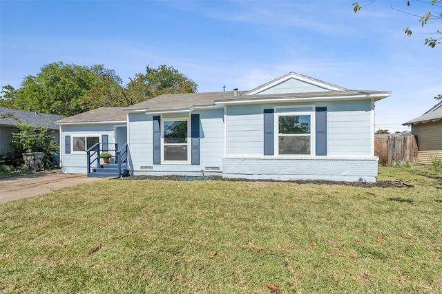 single story home featuring a front lawn