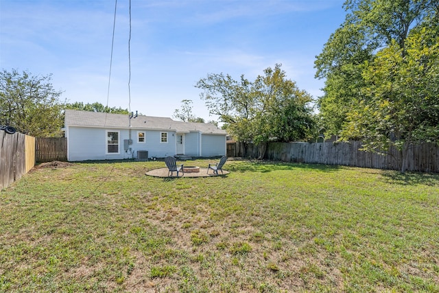 view of yard featuring a patio area