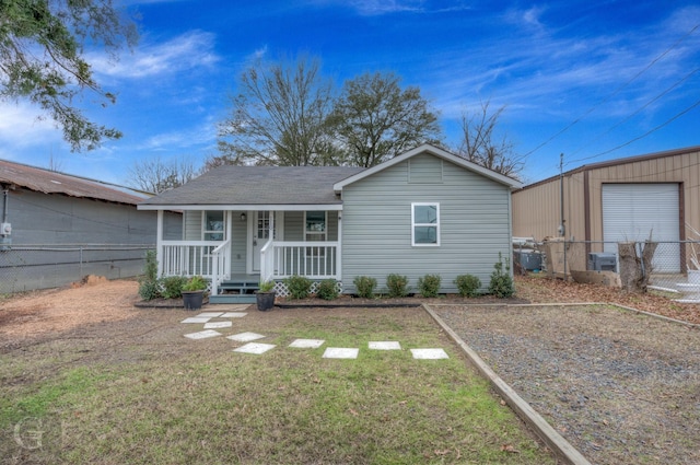 view of front of property featuring a front yard and a porch