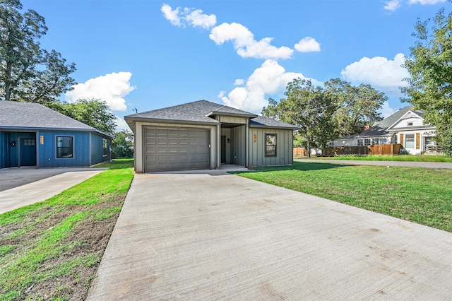 view of front facade featuring a front yard and a garage