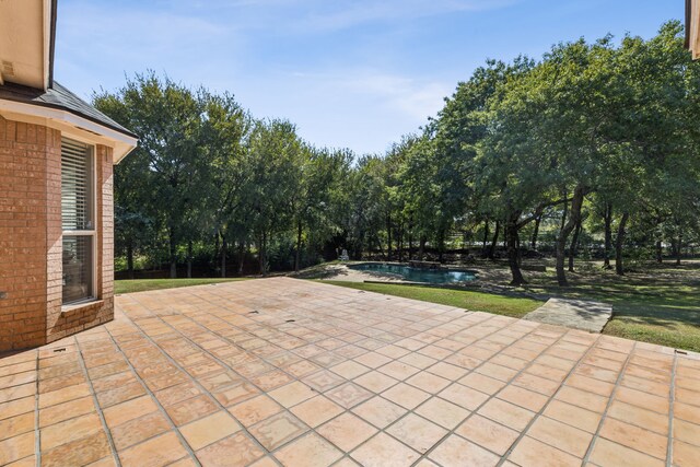 view of front of property featuring a front lawn