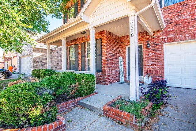 entrance to property featuring a porch