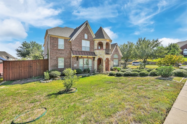 view of front of house featuring a front lawn