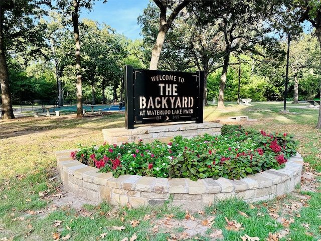 view of community / neighborhood sign