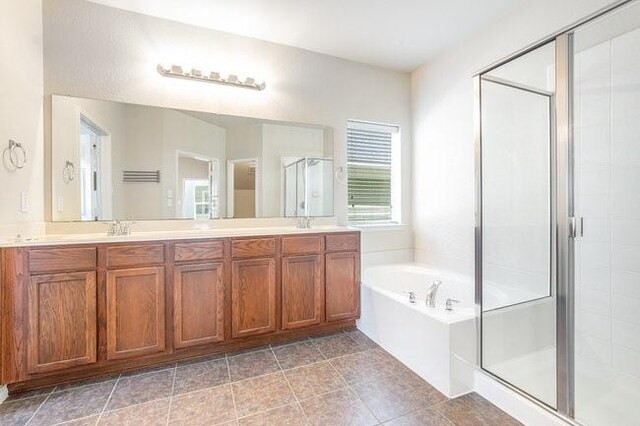 laundry room featuring washing machine and clothes dryer