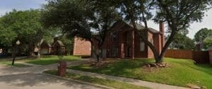 view of front of house with a front yard