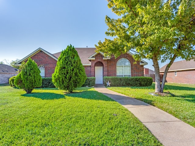 view of front of house with a front lawn