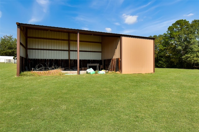 view of outdoor structure with a yard