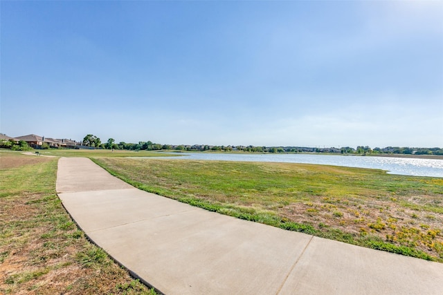 view of yard featuring a water view