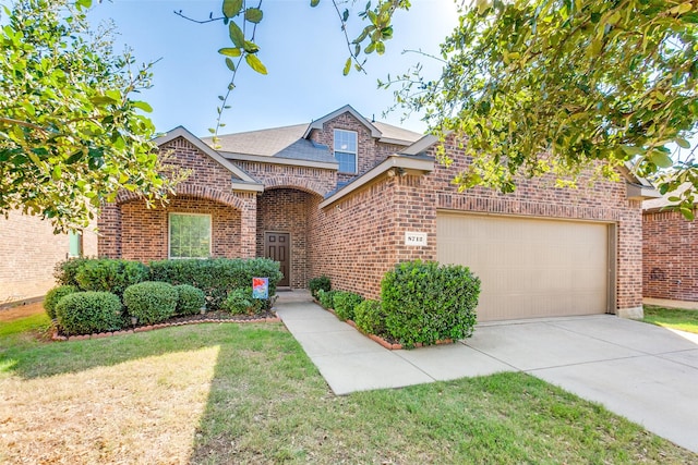 view of front of home with a front lawn