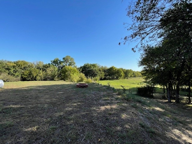 view of yard featuring a rural view