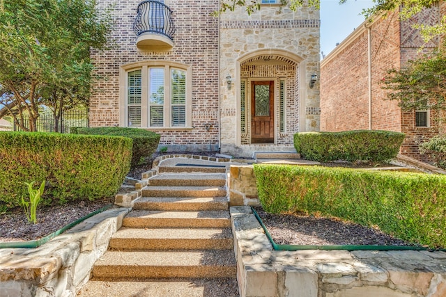 entrance to property featuring a balcony