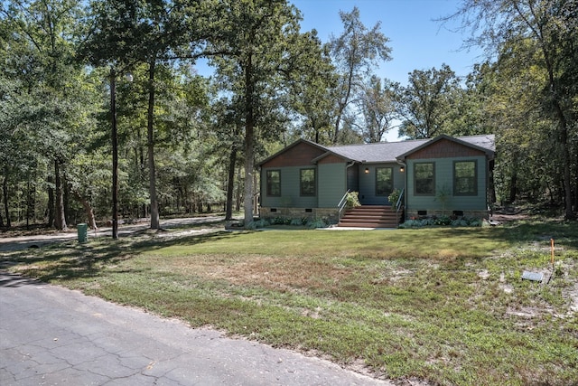 view of front of home with a front lawn