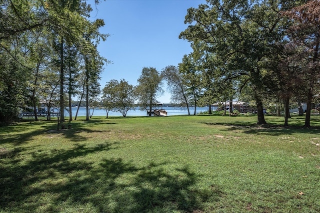 view of yard featuring a water view