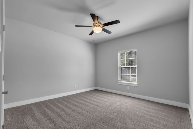 carpeted empty room featuring ceiling fan