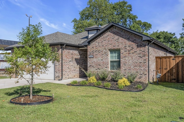 view of front of home featuring a garage and a front yard