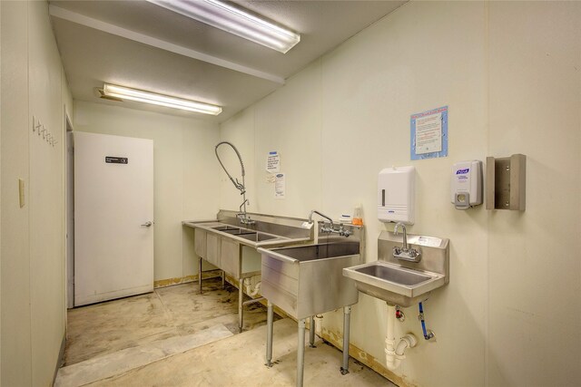 laundry room featuring sink