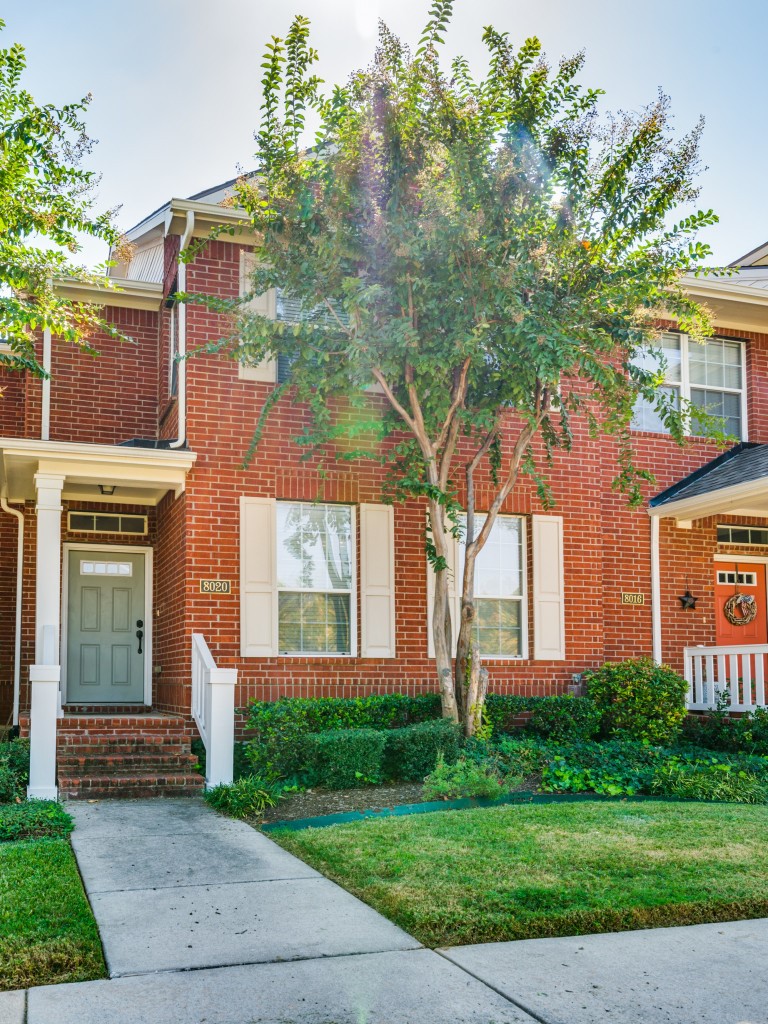 view of property featuring a front yard