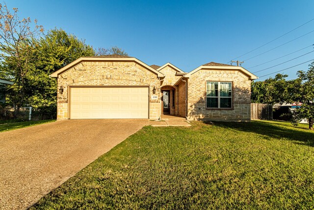 view of front facade featuring a garage and a front lawn