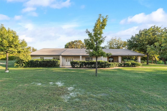 ranch-style house featuring a front yard