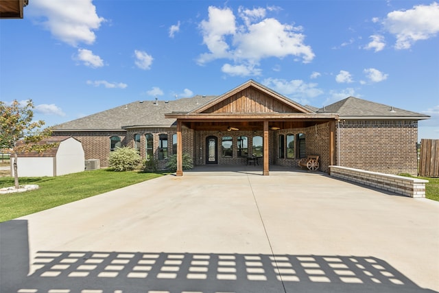 view of front of home featuring a front yard and a patio