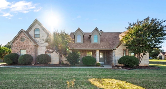 view of front of house featuring a front yard