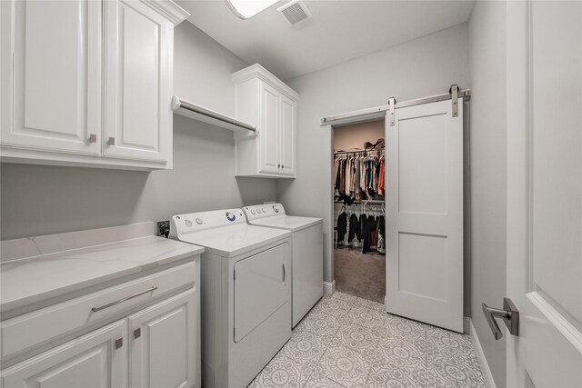 bedroom featuring ceiling fan, crown molding, a barn door, light colored carpet, and vaulted ceiling