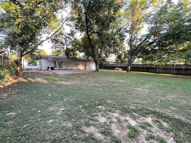 view of yard with a patio