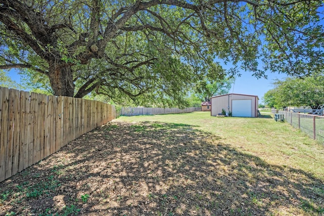 view of yard featuring an outbuilding and a garage