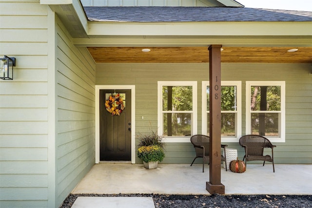 property entrance featuring a porch