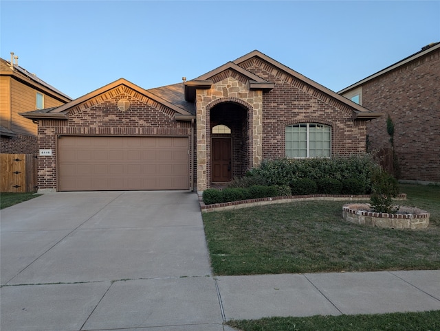 view of front of property featuring a front lawn and a garage