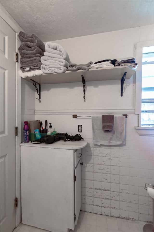 bathroom featuring a textured ceiling