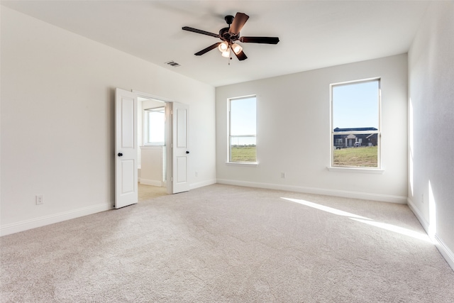 unfurnished room with light carpet and ceiling fan