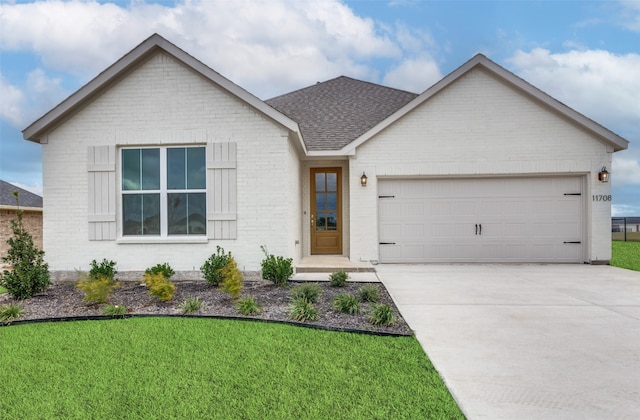 view of front of house featuring a front yard and a garage