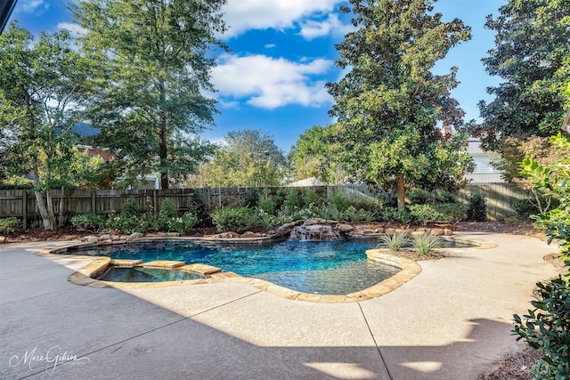 view of swimming pool with an in ground hot tub and a patio