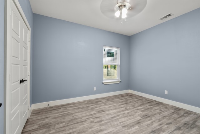 unfurnished bedroom with light hardwood / wood-style flooring, a closet, and ceiling fan