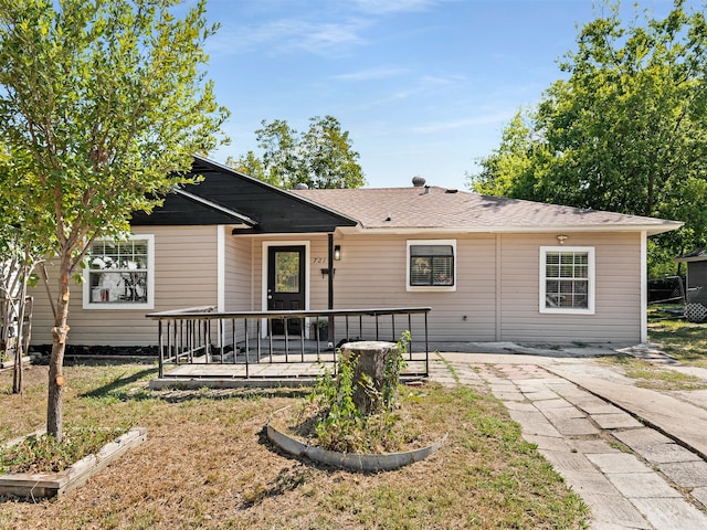 view of front of house featuring a patio