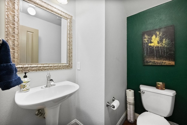 bathroom featuring sink and toilet