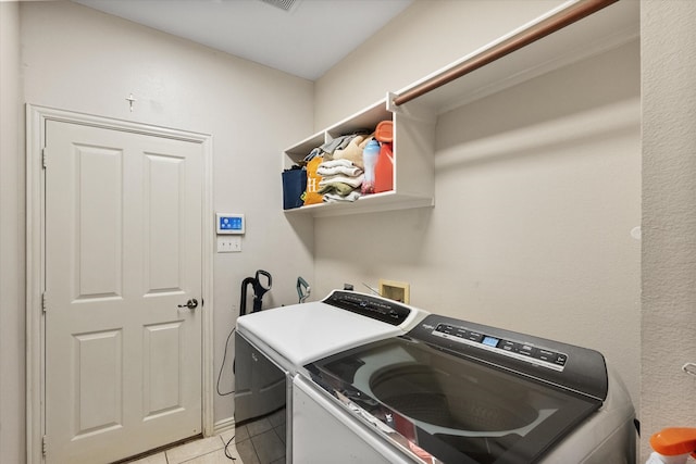 laundry room featuring light tile patterned floors and washing machine and clothes dryer