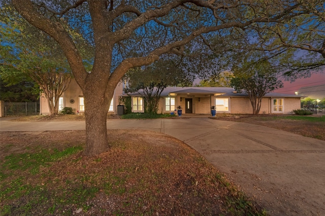 view of front of property